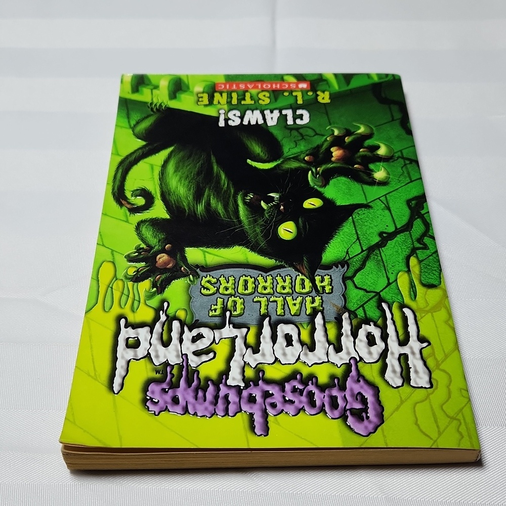 Goosebumps HorrorLand Book - Claws! - Picture 3 of 5
